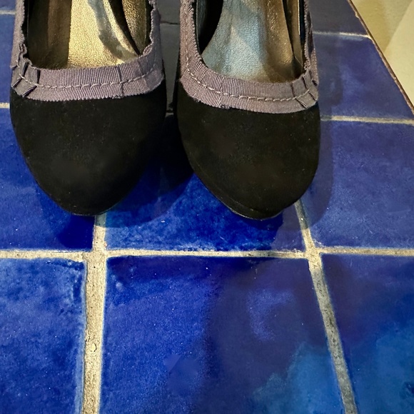 Boden Black Suede 4" Heels / Vtg. 40's Look Pumps w/ Grey Ribbon Trim sz 8 - Picture 9 of 10